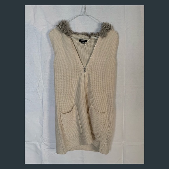 RUDSAK Fur Lined Sleeveless Cardigan - Picture 2 of 3